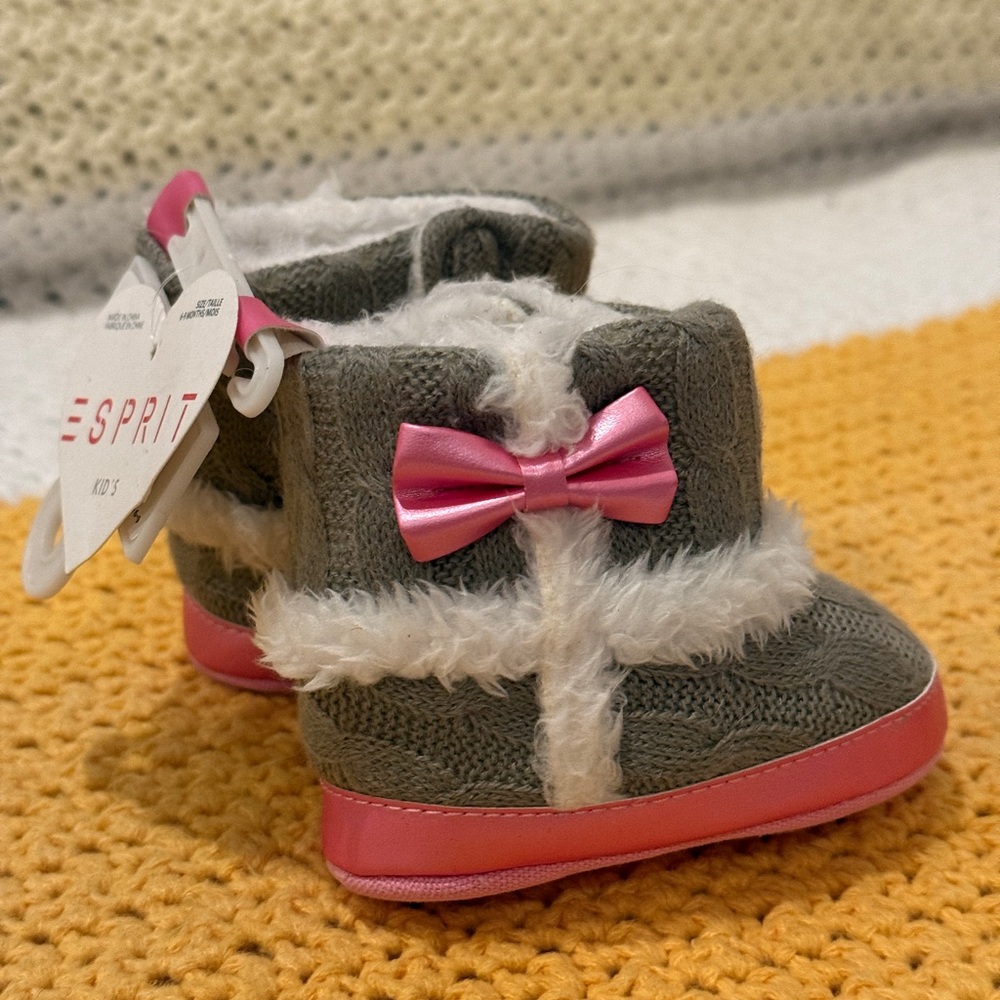 Esprit NWT size 6-9 months gray booties